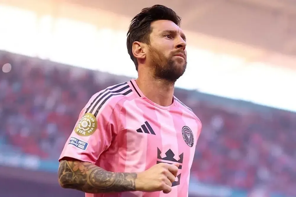 Beklenen oldu! Lionel Messi, 3 yıllık imzayı attı