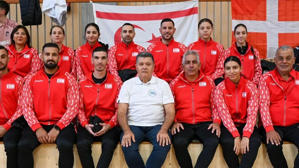 Futbol Tenisi Milli Takımı gururlandırdı: Başbakan Üstel