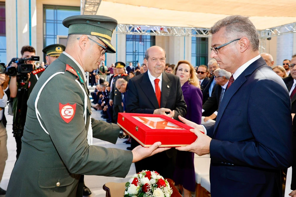 Cumhurbaşkanı Tufan Erhürman görevi 5. Cumhurbaşkanı Ersin Tatar’dan devraldı