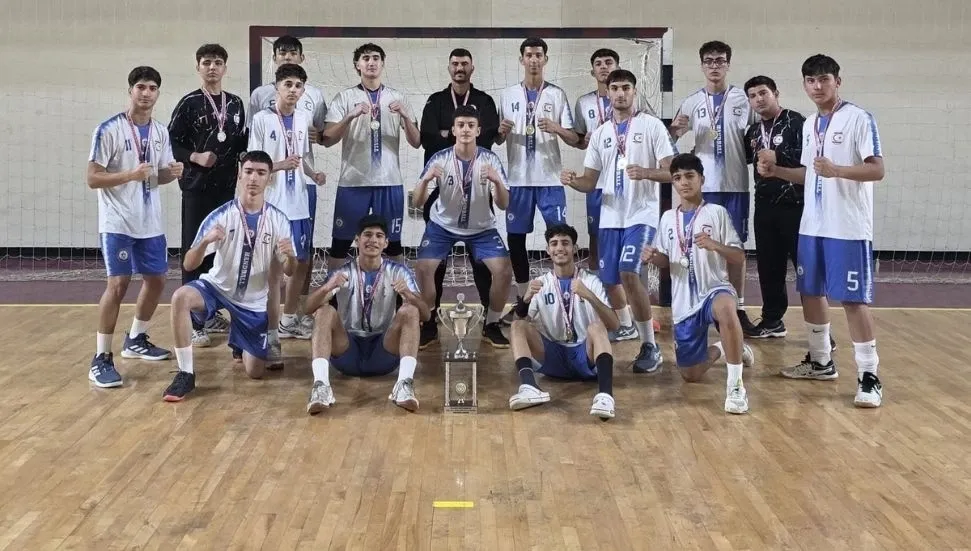 Hala Sultan İlahiyat Koleji, liselerarası hentbolda üst üste 2