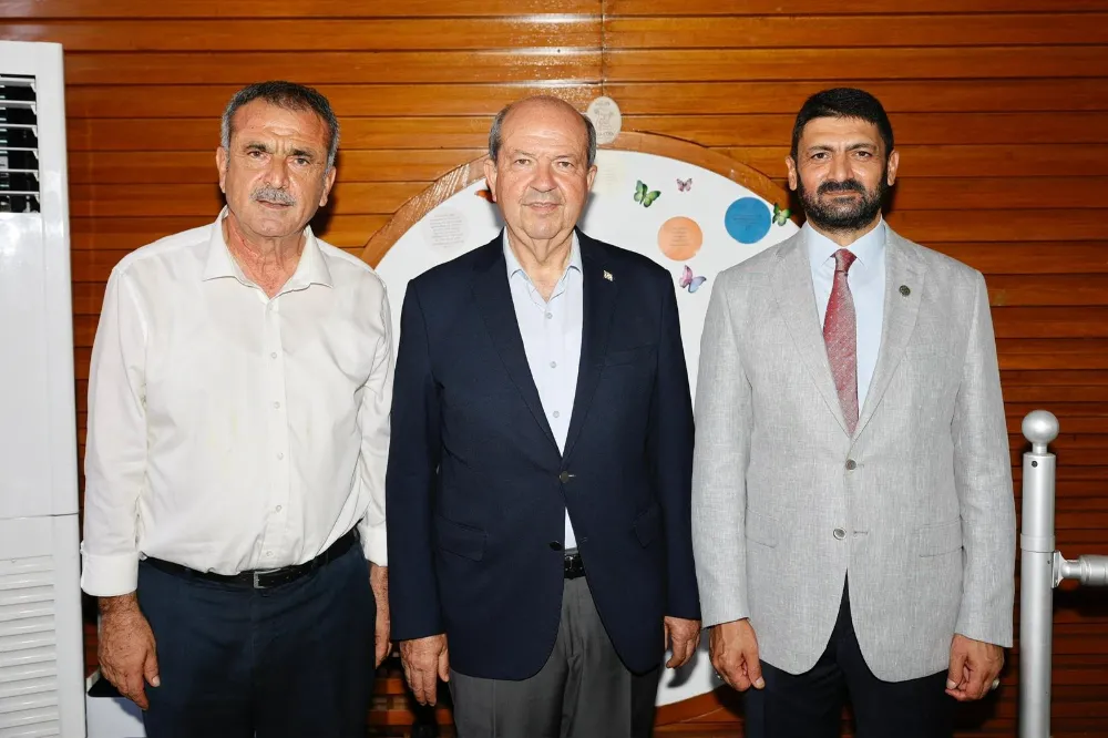  Cumhurbaşkanı Ersin Tatar, SAMTAY Vakfı’nın düzenlediği ödül törenine katıldı