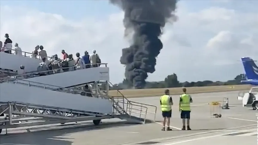  Essex bölgesinde Londra Southend Havalimanı’nda küçük uçak düştü
