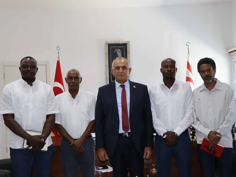  Milli Eğitim Bakanı Çavuşoğlu, Kuzey Kıbrıs Sudan Topluluğu Derneği’ni kabul etti