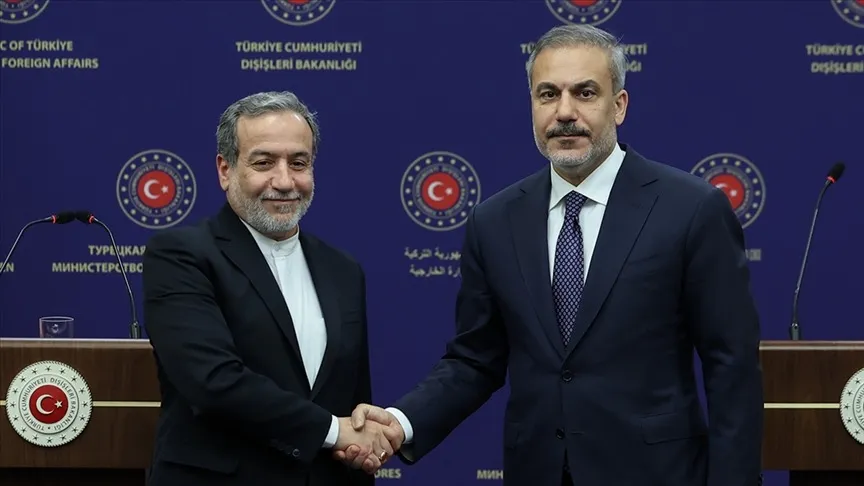  Fidan, İranlı mevkidaşı Erakçi ile görüştü