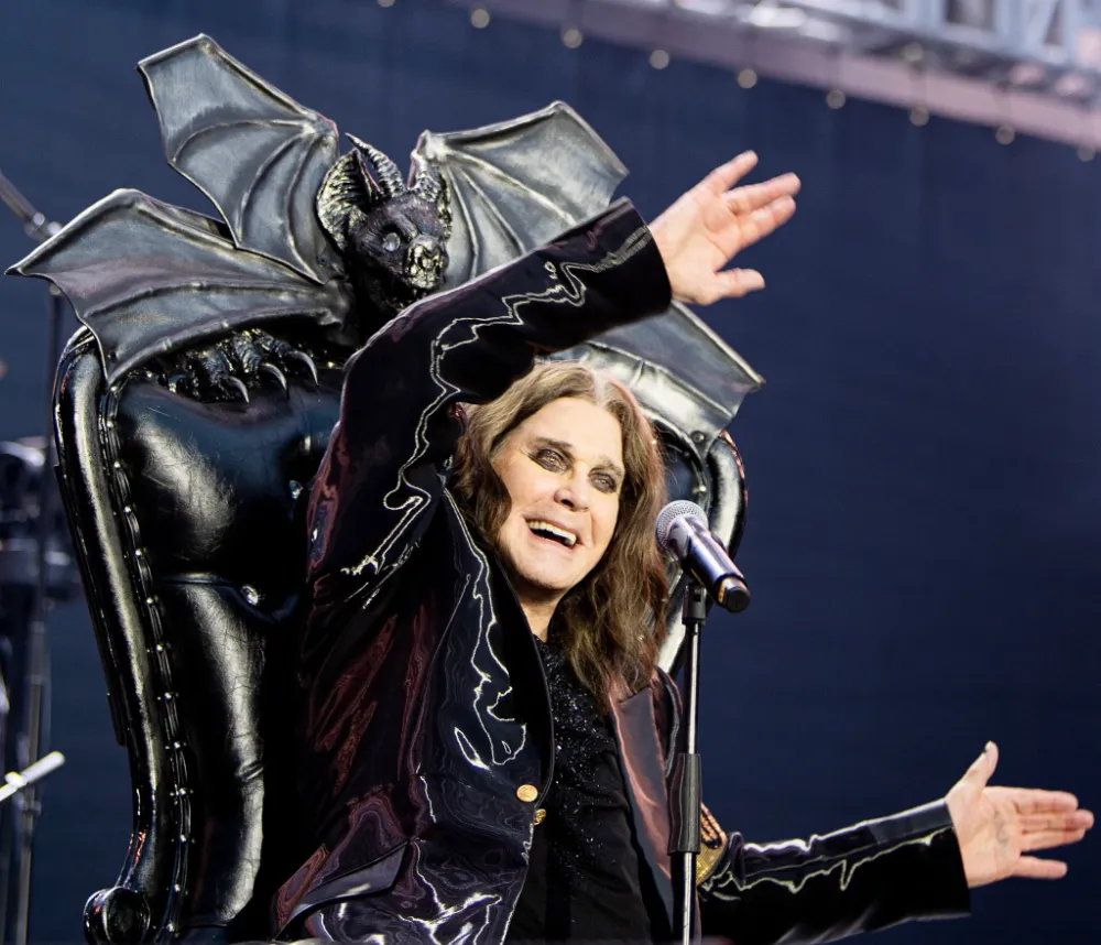  Rock müziğin efsanevi ismi Ozzy Osbourne 76 yaşında hayatını kaybetti