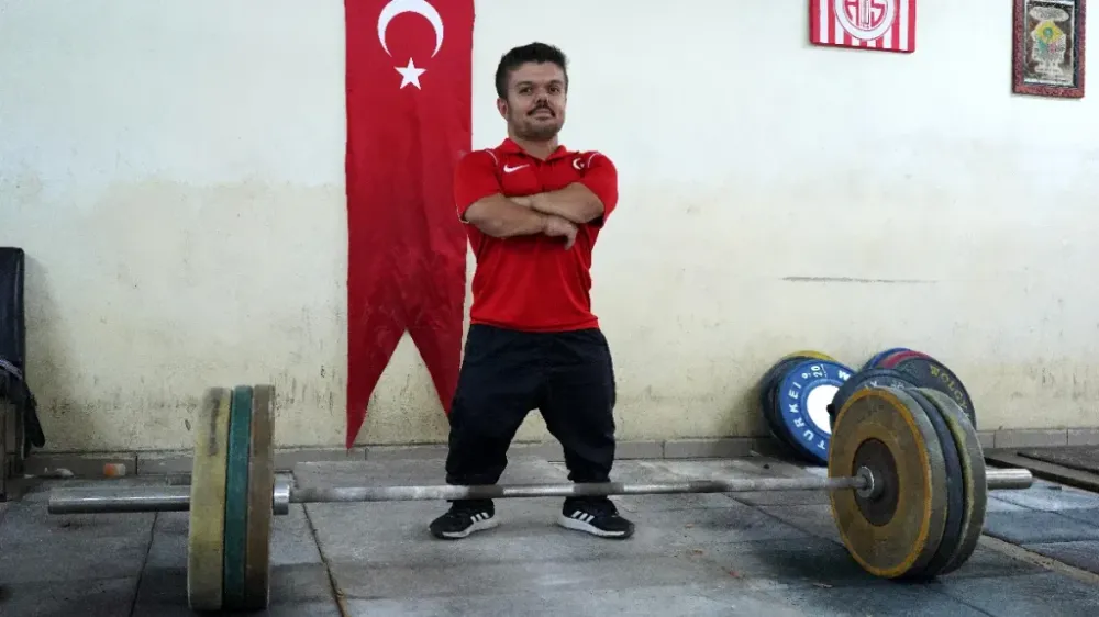 Türkiye’de 15 halter şampiyonluğu var: Gözü dünya birinciliğinde