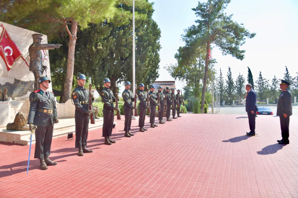Cumhurbaşkanı Ersin Tatar, Tümgeneral İlker Görgülü’yü ziyaret etti