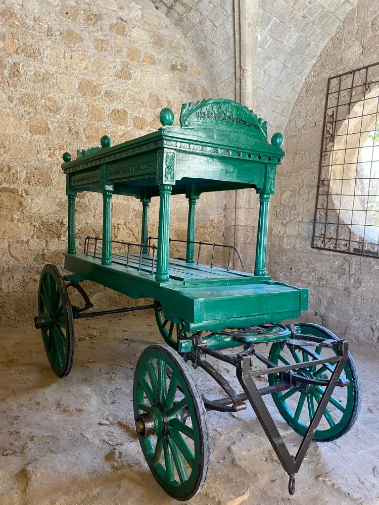 Tarihi “Cenaze Arabası” ait olduğu yerde sergilenmeye devam ediyor