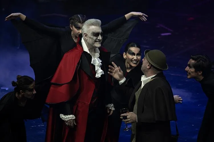 “Dracula – Bir Dehşet Komedisi” Girne Amfitiyatro’da sahneleniyor