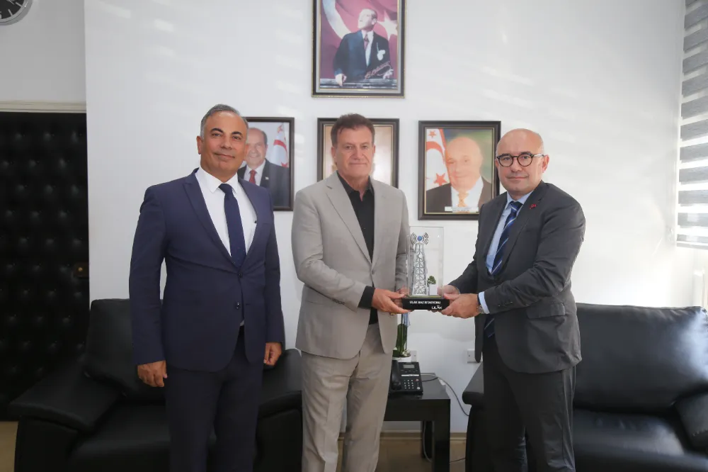 Bayındırlık ve Ulaştırma Bakanı Arıklı, ULAK Haberleşme A.Ş. Genel Müdürü Kömürcü’yü kabul etti